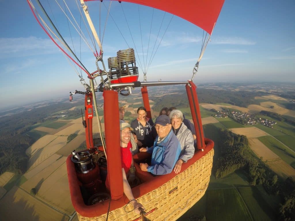 Ihr Ballonpilot Nils Römeling von 'Ballonfahrten Augsburg' nimmt Sie gerne im Ballonkorb mit!